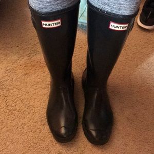 Black hunter boots!